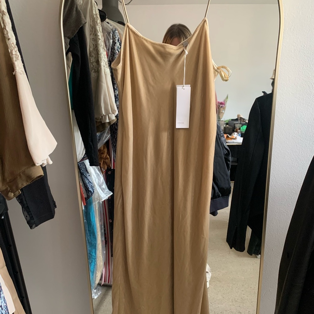 Beautiful yellow velvet dress never worn